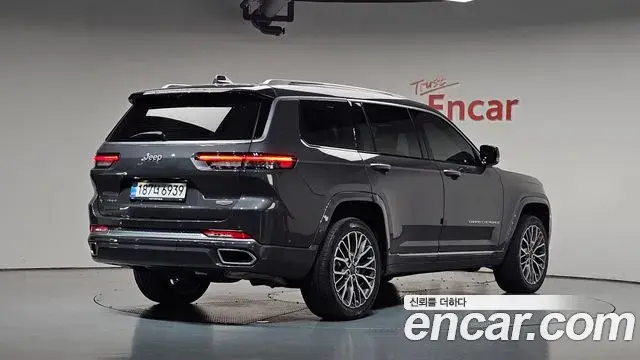 Jeep Grand Cherokee 2021 — Фото 2/20