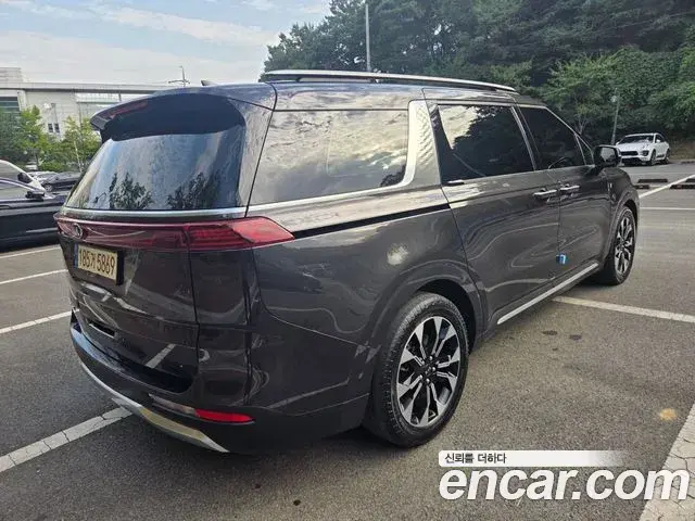 Kia Carnival 2021 — Photo 19/20