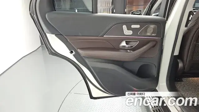 Mercedes-Benz GLE-Class 2022 — ფოტო 22/36