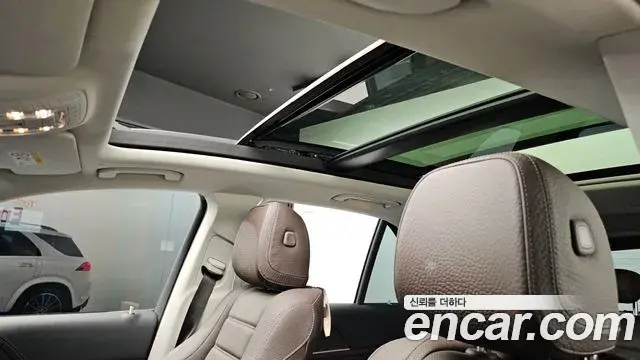 Mercedes-Benz GLE-Class 2022 — ფოტო 17/36