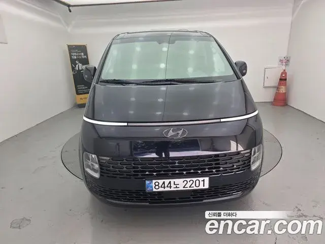 Hyundai Staria 2024 — Photo 3/16