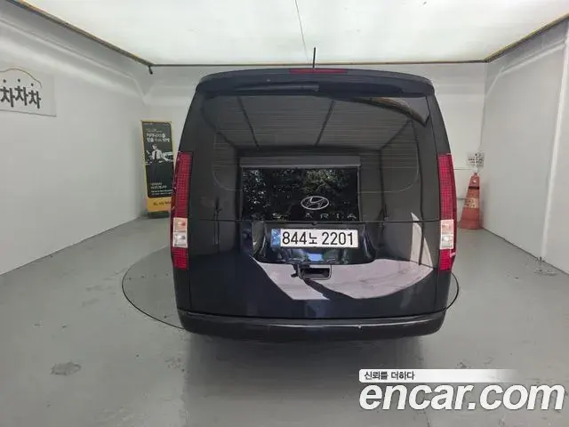 Hyundai Staria 2024 — Photo 4/16