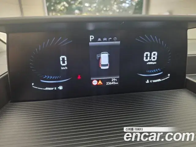 Hyundai Staria 2024 — Photo 9/16