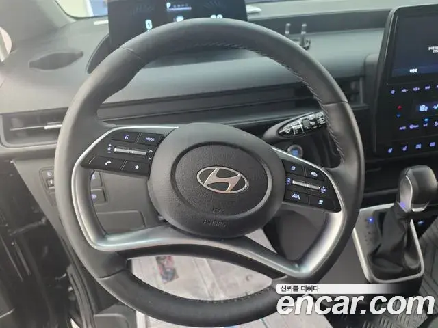 Hyundai Staria 2024 — Photo 11/16
