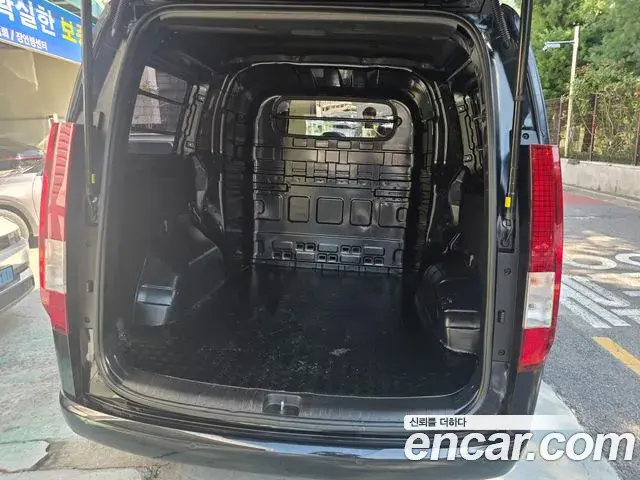 Hyundai Staria 2024 — Photo 16/16