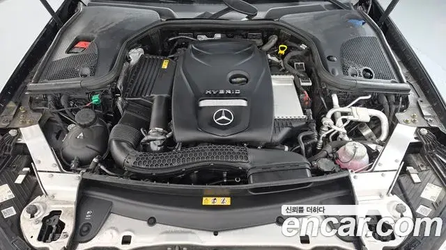 Mercedes-Benz E-Class 2023 — Photo 6/20