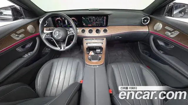 Mercedes-Benz E-Class 2023 — Photo 7/20