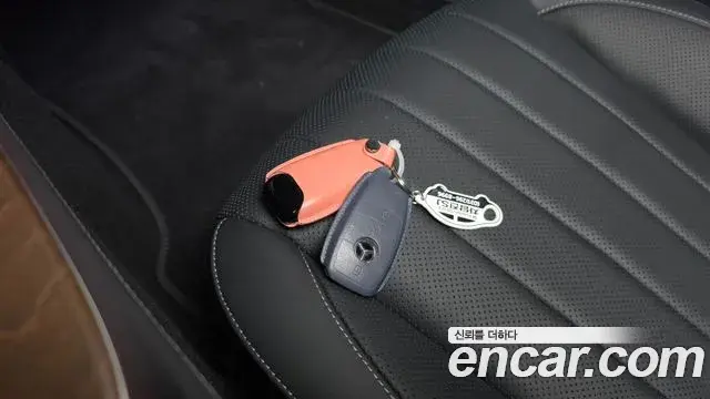 Mercedes-Benz E-Class 2023 — Photo 15/20