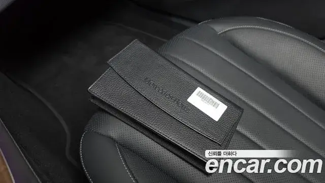 Mercedes-Benz E-Class 2023 — Photo 16/20