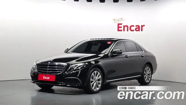 Mercedes-Benz E-Class 2019 — Фото 1/20