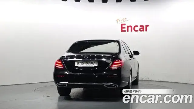 Mercedes-Benz E-Class 2019 — Фото 4/20
