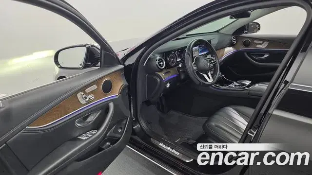 Mercedes-Benz E-Class 2019 — Фото 10/20