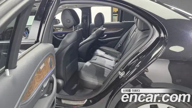 Mercedes-Benz E-Class 2019 — Фото 11/20