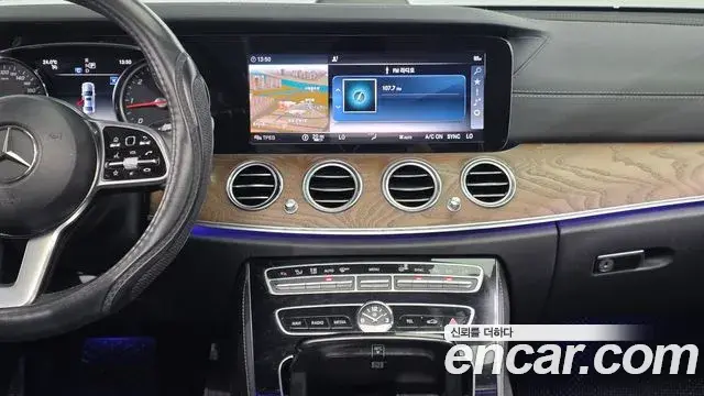 Mercedes-Benz E-Class 2019 — Фото 13/20