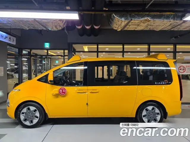 Hyundai Staria 2025 — Photo 4/20