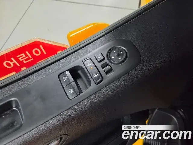 Hyundai Staria 2025 — Photo 10/20