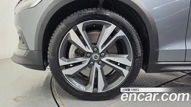 Volvo V60 Cross Country 2019 — Şəkil 28/35
