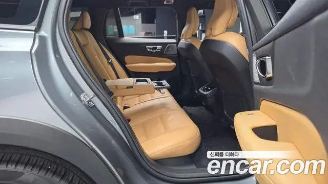 Volvo V60 Cross Country 2019 — Şəkil 30/35