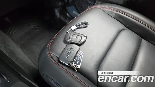 Jeep Wrangler 2025 — Photo 15/20