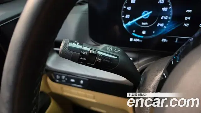Kia Carnival 2023 — Photo 19/20