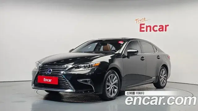Lexus ES300h 2018 — ფოტო 1/20