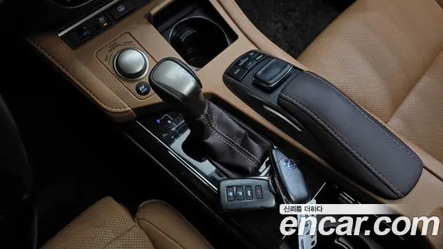 Lexus ES300h 2018 — ფოტო 9/20