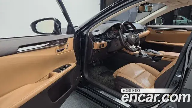 Lexus ES300h 2018 — ფოტო 10/20