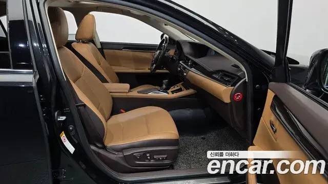 Lexus ES300h 2018 — ფოტო 11/20