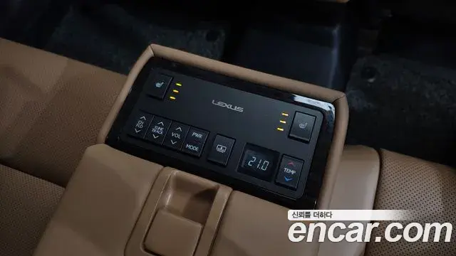 Lexus ES300h 2018 — ფოტო 18/20