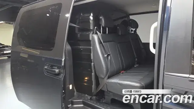Hyundai Staria 2022 — Фото 11/20