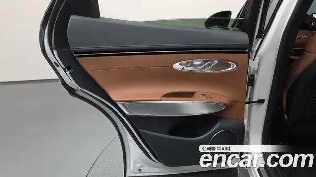 Genesis GV70 2022 — Photo 15/32