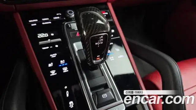 Porsche Cayenne 2020 — Photo 9/20