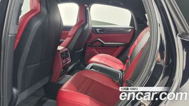 Porsche Cayenne 2020 — Photo 19/20