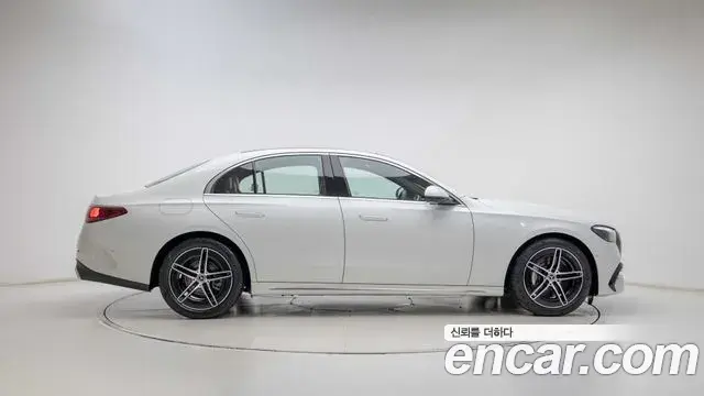 Mercedes-Benz E-Class 2025 — Фото 3/18