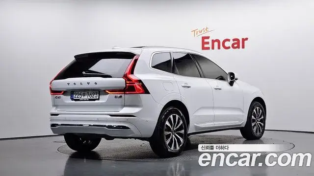 Volvo XC60 2025 — Photo 14/34