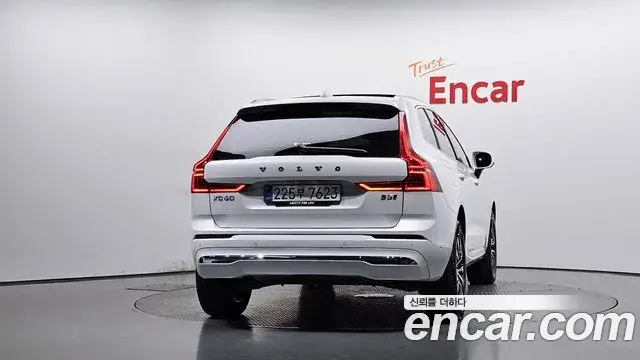 Volvo XC60 2025 — Photo 17/34