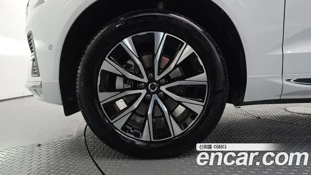Volvo XC60 2025 — Photo 16/34