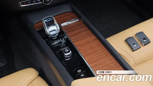 Volvo XC60 2025 — Photo 23/34
