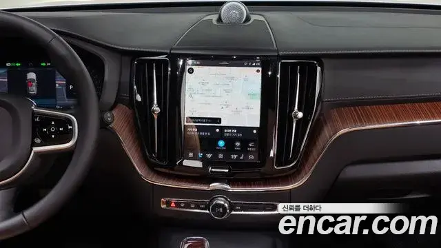 Volvo XC60 2025 — Photo 9/34