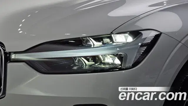 Volvo XC60 2025 — Photo 32/34