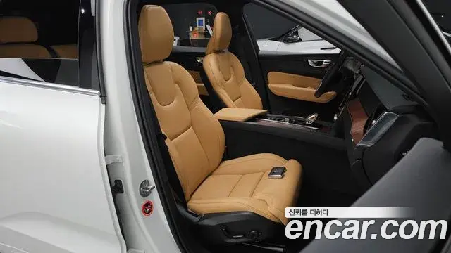 Volvo XC60 2025 — Photo 29/34