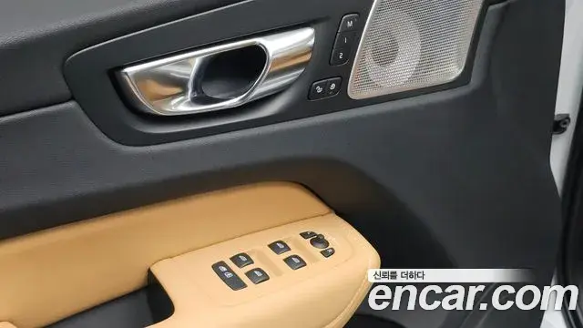 Volvo XC60 2025 — Photo 12/34