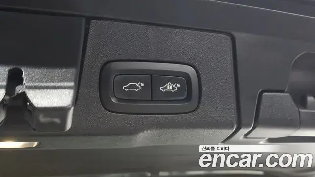 Volvo XC60 2025 — Photo 28/34