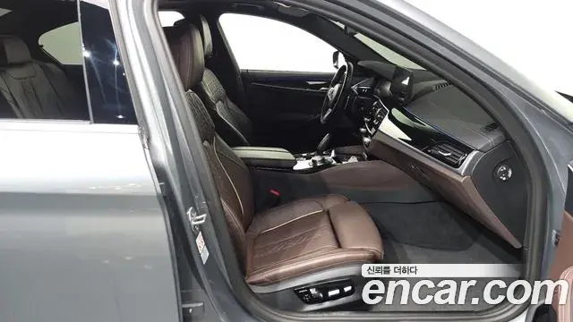 BMW 5 Series 2022 — Photo 11/20