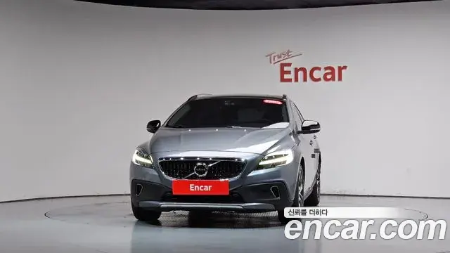 Volvo V40 Cross Country 2019 — Фото 3/20