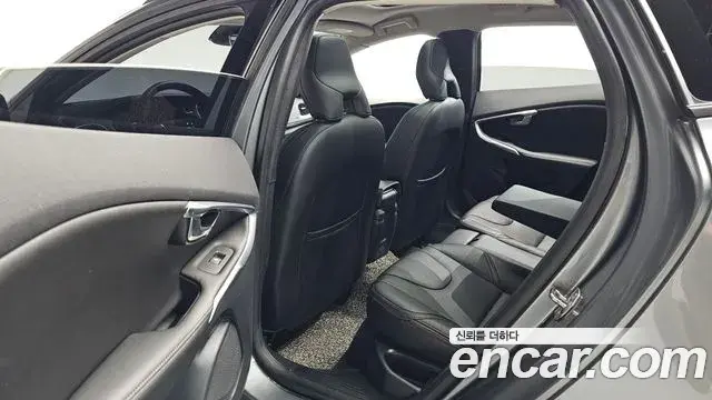 Volvo V40 Cross Country 2019 — Фото 12/20