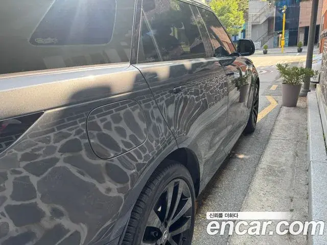 Land Rover Range Rover Sport 2023 — Photo 8/10
