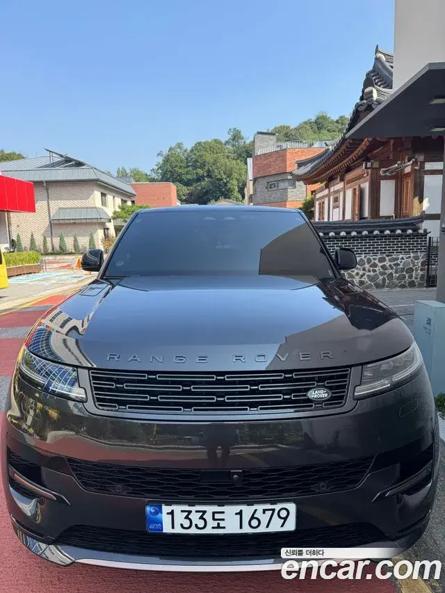 Land Rover Range Rover Sport 2023 — Photo 1/10