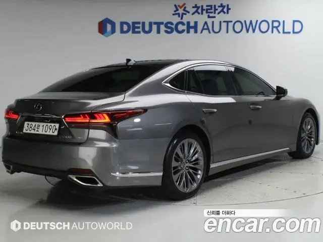 Lexus LS500 2021 — Photo 2/20