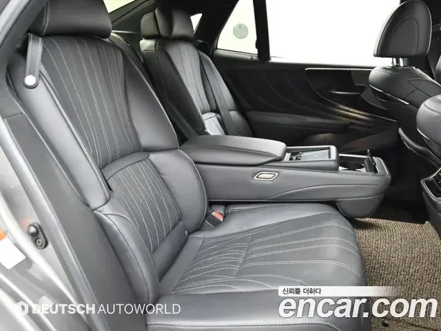 Lexus LS500 2021 — Photo 9/20